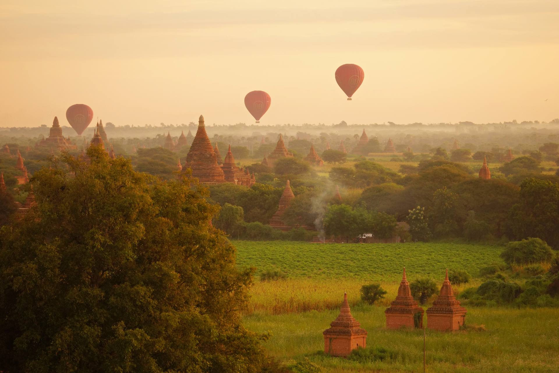Sonnenaufgang auf der Shwesandaw Pagode (erbaut 1057 n Chr.)